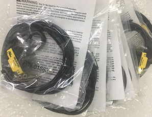 ������{������